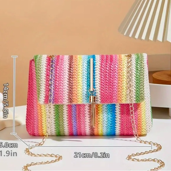 Chic Woven Handbag with Gold Chain - Picture 2 of 2